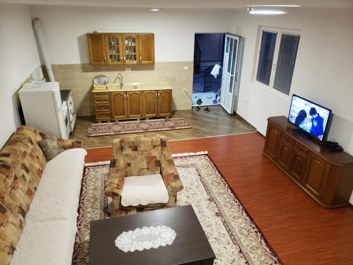 Sara Apartments Плав Екстер'єр фото